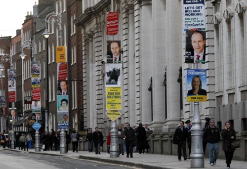 Στις κάλπες οι Ιρλανδοί, αντιμέτωπο με την πανωλεθρία το κυβερνών κόμμα