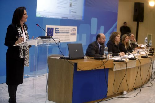 Επεισοδιακή ομιλία Διαμαντοπούλου προς τους δημάρχους για τις συγχωνεύσεις σχολείων