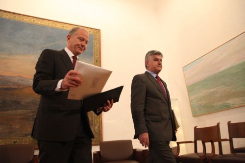 Επιτάχυνση των μεταρρυθμίσεων για τη μείωση του χρέους συνιστά η Τράπεζα της Ελλάδος