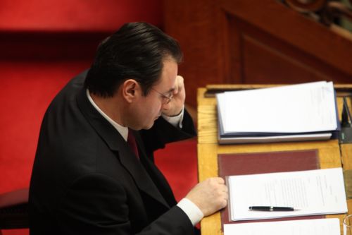 Επαναφέρει η ΝΔ το αίτημα για απομάκρυνση του Γιώργου Παπακωνσταντίνου