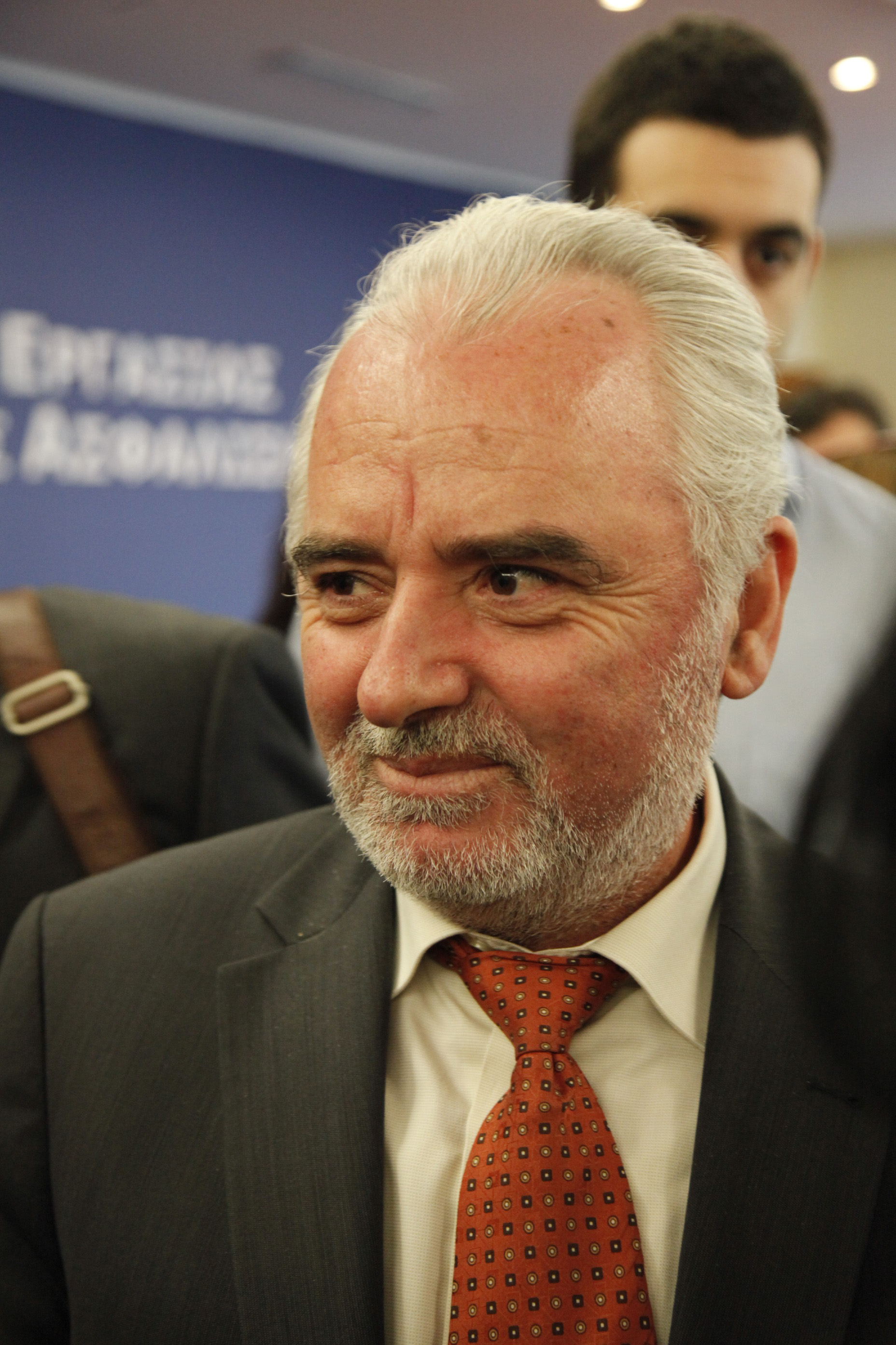 Ταμείο ανεργίας για τους ελεύθερους επαγγελματίες προαναγγέλλει ο Γ.Κουτρουμάνης