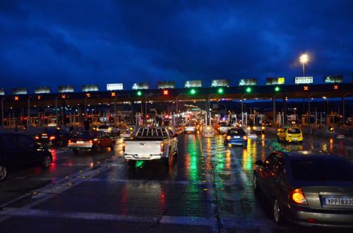 Αισιοδιοξία στο υπουργείο Υποδομών για μείωση των τιμών των διοδίων