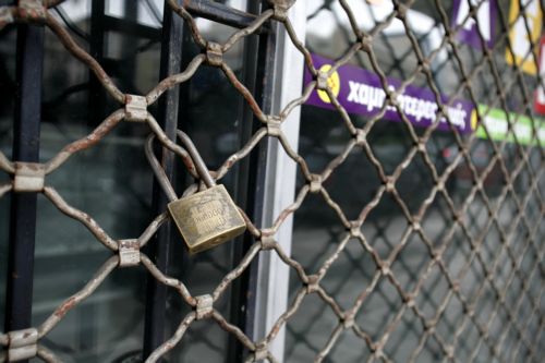 Τις 65.000 έφτασαν τα «λουκέτα» σε όλη την Ελλάδα τους τελευταίους 13 μήνες