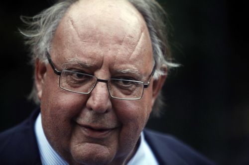 «Όχι» στην πρόταση της Μέρκελ για αναθεώρηση του Συντάγματος λέει ο Θ.Πάγκαλος