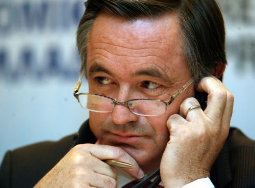 «Πουλήστε παραλίες, ιδιωτικοποιήστε οργανισμούς» ζητά από την κυβέρνηση η τρόικα