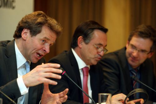 Ομαλές αναδιαρθρώσεις στο τραπεζικό σύστημα ζητεί η τρόικα