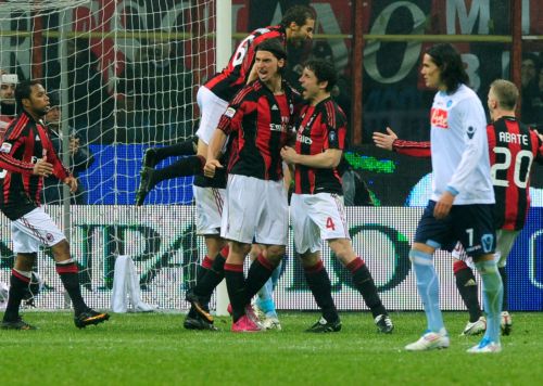 Μήνυμα τίτλου έστειλε η Μίλαν με «τριάρα» επί της Νάπολι