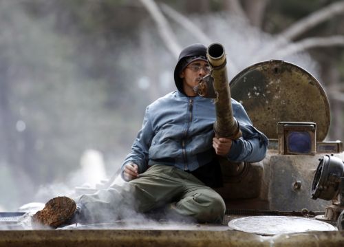 Με «άμεσες συλλήψεις» απειλεί τους ξένους δημοσιογράφους το καθεστώς Καντάφι