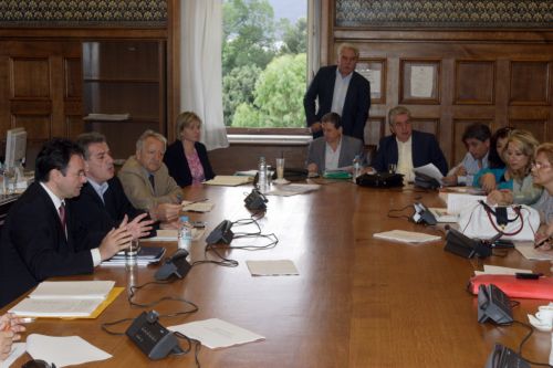 Εξασφαλισμένη η τέταρτη δόση του δανείου προς την Ελλάδα, λέει η κυβέρνηση