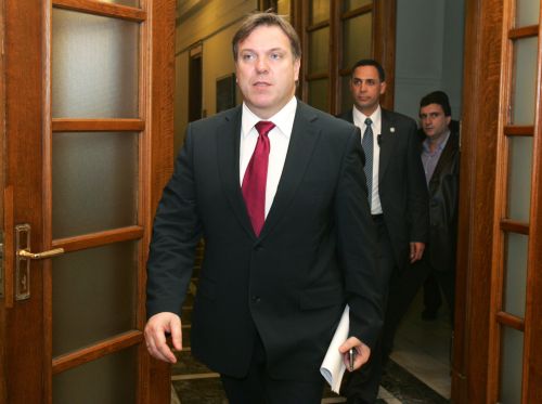 «Να απομυθοποιήσουμε την τρόικα» λέει ο Γ.Πεταλωτής για τις επαφές της με την κυβέρνηση