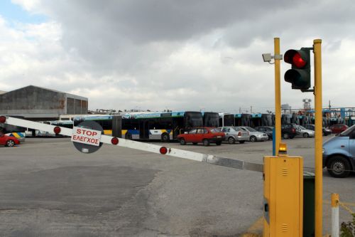 Συνεχίζουν τις κινητοποιήσεις τους οι εργαζόμενοι στα μπλε λεωφορεία