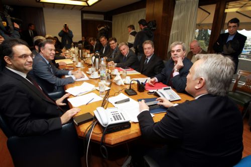 Οικονομικά και θεσμικά θέματα επί τάπητος στη συνάντηση Ραγκούση με τους 13 περιφερειάρχες