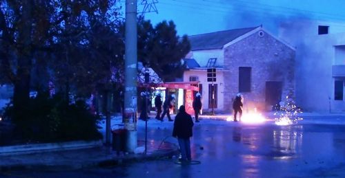 Νέες συγκρούσεις κατοίκων της Κερατέας με αστυνομικούς για τον ΧΥΤΑ