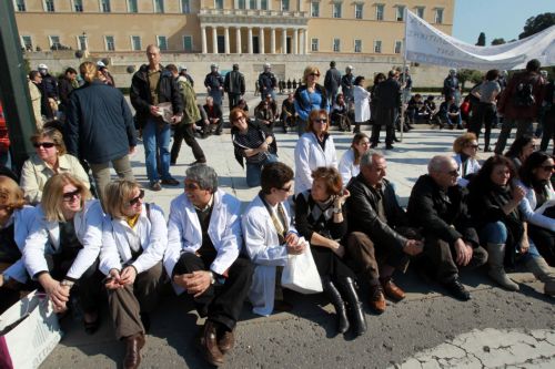 Αναστολή της απεργίας αποφάσισαν νοσοκομειακοί και γιατροί του ΙΚΑ