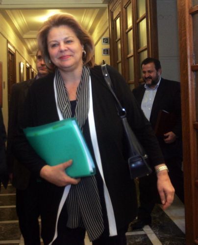 «Δεν μιλάμε για περαιτέρω μειώσεις μισθών και συντάξεων» λέει η Λ.Κατσέλη