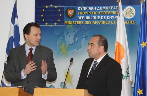 Τις απόψεις τους για την πορεία του Κυπριακού ανέλυσαν στον Δ.Δρούτσα οι πολιτικοί αρχηγοί στη Λευκωσία