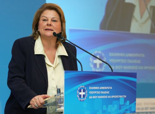 «Επιτροπή Σοφών» για το χρέος προτείνει η Λούκα Κατσέλη