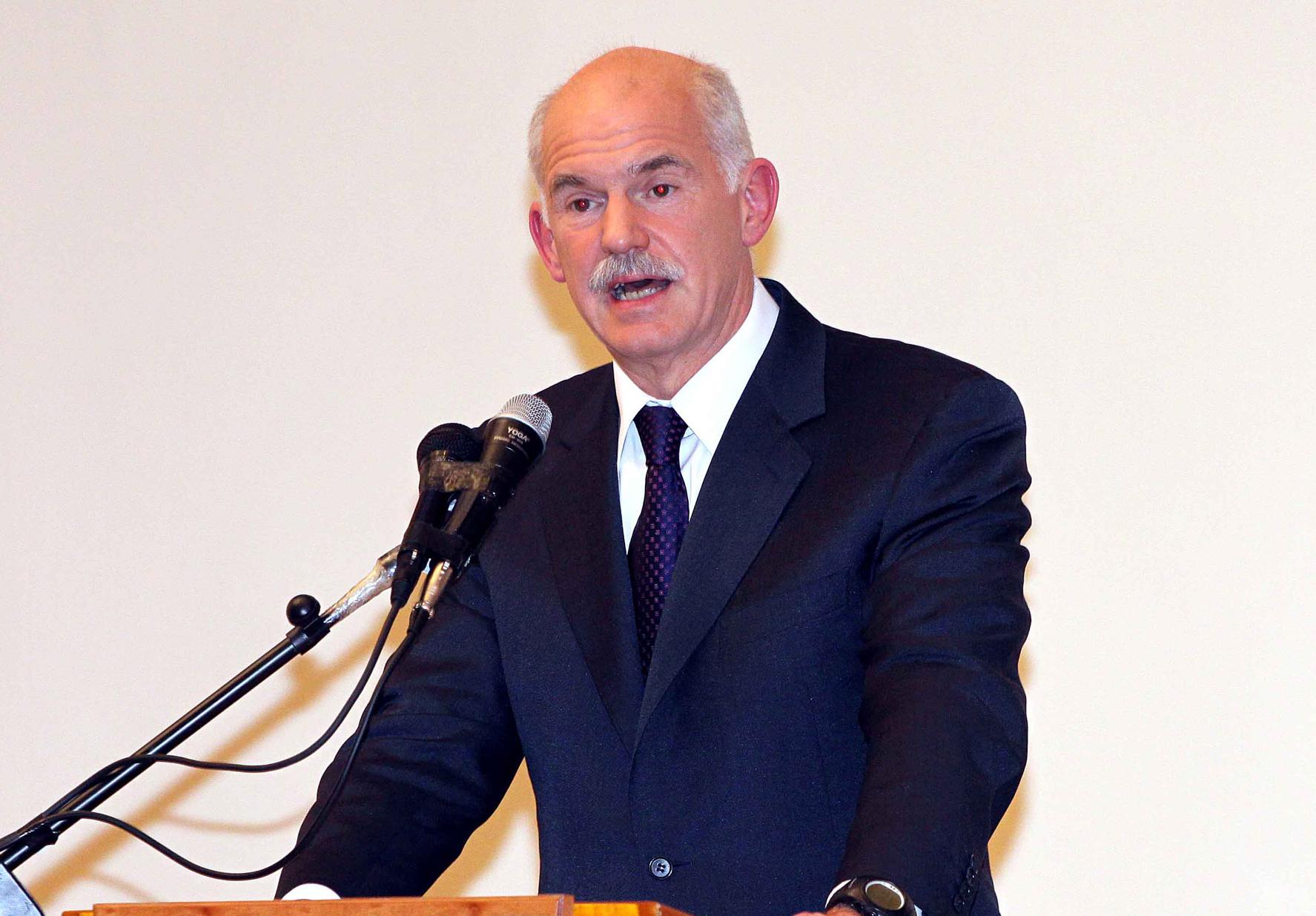 Φοιτητές διέκοψαν με συνθήματα διάλεξη του Γ.Παπανδρέου στο Βερολίνο