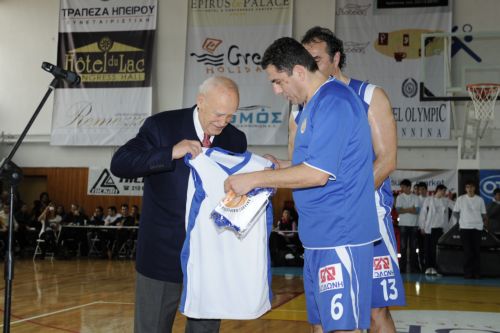 Στράτευση κατά της βίας στα γήπεδα ζητά ο Κάρολος Παπούλιας