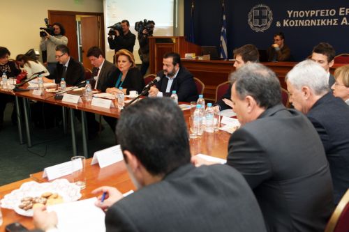 Συμφωνία με τις Περιφέρειες για τοπικά προγράμματα απασχόλησης ύψους 130 εκατ. ευρώ