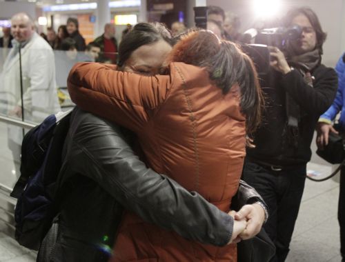 Επιβιβάζονται οι πρώτοι Έλληνες στα C-130 που έφτασαν στην Αίγυπτο