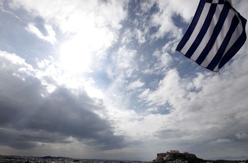 Δυσαρεστημένοι και απαισιόδοξοι οι Έλληνες, σύμφωνα με το Ευρωβαρόμετρο