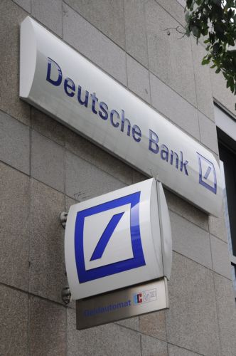 Βρετανικό πρόστιμο σε θυγατρική της Deutsche Bank για «ανεύθυνα» στεγαστικά δάνεια