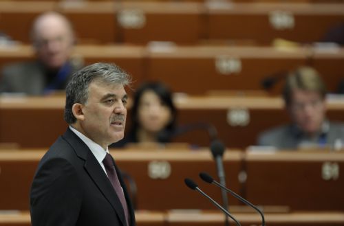 Προσπαθεί να υποβαθμίσει ο Γκιουλ την κόντρα μεταξύ Άγκυρας και Τουρκοκυπρίων