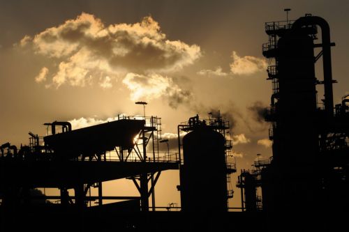 Κάτω από τα 100 δολάρια το Μπρεντ καθώς αποκλιμακώνεται η κρίση στην Αίγυπτο