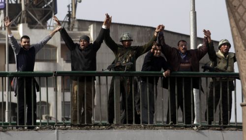 Νέα μεγάλη συγκέντρωση στο Κάιρο από αντικυβερνητικούς διαδηλωτές