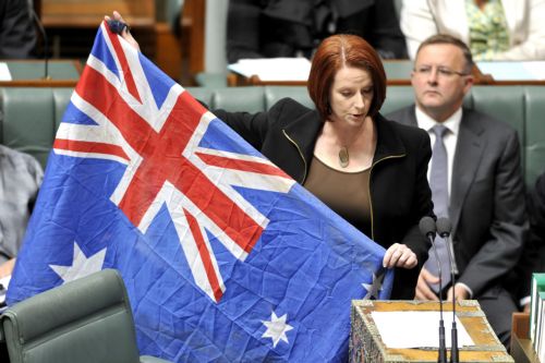 Συγκίνηση στη Βουλή της Αυστραλίας για τα θύματα των φυσικών καταστροφών