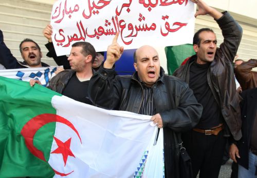«Αρωμα Καΐρου» στους δρόμους του Αλγερίου παρά την απαγόρευση των συγκεντρώσεων