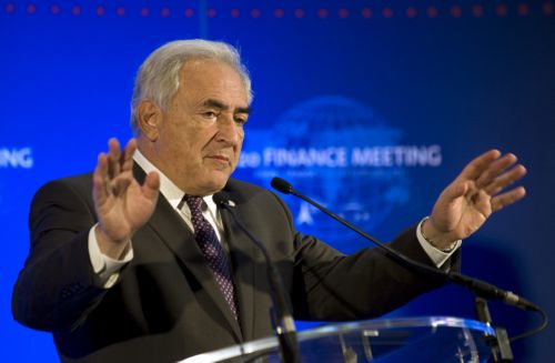 Πολιτική αντιπαράθεση πυροδότησαν οι θέσεις Στρος-Καν για την ελληνική προσφυγή στο ΔΝΤ