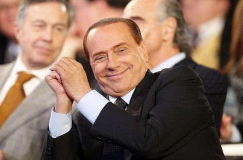 «Θέλω να πάω στις δίκες, αλλά δεν μ’ αφήνουν οι δικηγόροι μου» λέει ο Μπερλουσκόνι