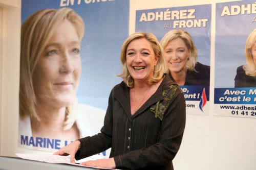 Η Μαρίν Λε Πεν προηγείται σε δημοσκόπηση για τις προεδρικές εκλογές της Γαλλίας