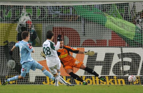 Με σκόρερ τον Ντιέγκο, η Βόλφσμπουργκ 2-1 τη Γκλάντμπαχ