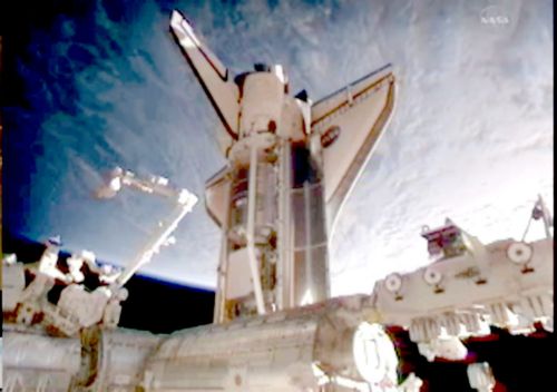 Συνωστισμός στον Διεθνή Διαστημικό Σταθμό μετά την άφιξη του Discovery