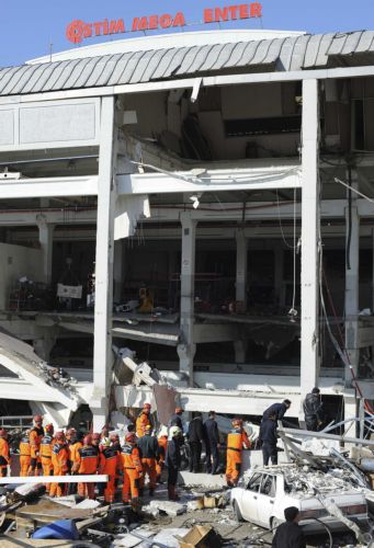 Έξι νεκροί και δεκάδες τραυματίες από έκρηξη σε εργοστάσιο στην Τουρκία