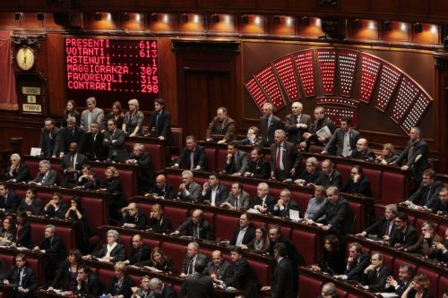 «Όχι» της Κάτω Βουλής σε έρευνα στα γραφεία του λογιστή του Μπερλουσκόνι