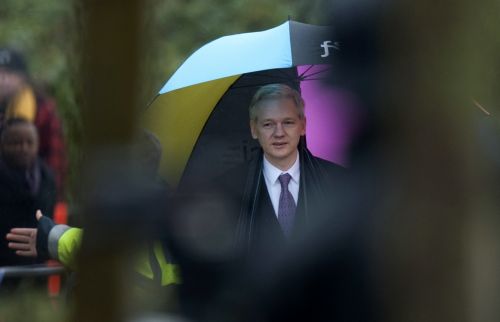 Αναβολή της απόφασης για την έκδοση του Τζ.Άσαντζ στη Σουηδία