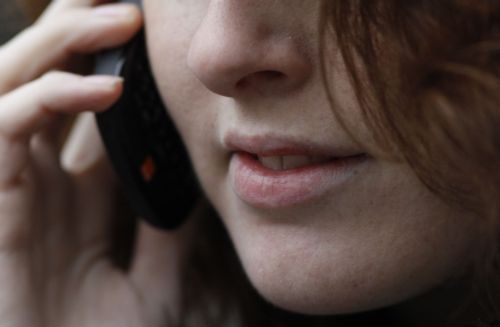 Τα κινητά δείχνουν να επηρεάζουν το μεταβολισμό του εγκεφάλου