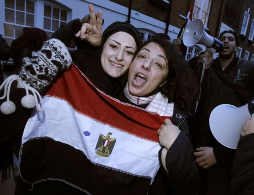 Πανηγυρίζει η Αίγυπτος και η Μέση Ανατολή την παραίτηση Μουμπάρακ