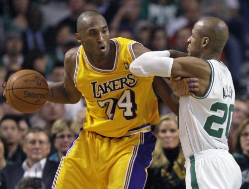 Μεγάλη νίκη των Λέικερς στη Βοστώνη με σούπερ Κόμπι