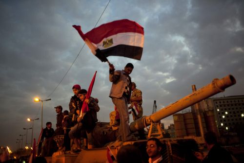 Η εξουσία θα περάσει στους πολιτικούς, διαβεβαιώνει ο στρατός στην Αίγυπτο