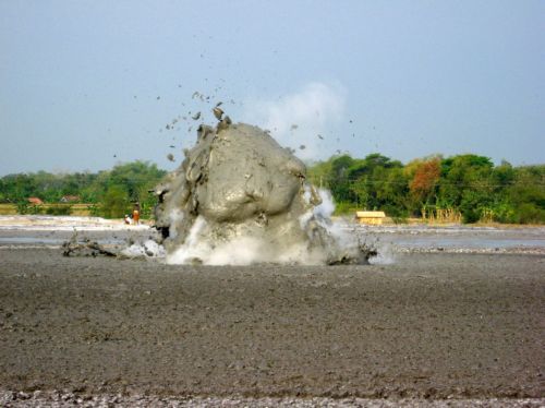 Δεκαετίες θα κρατήσει η «κατάρα» του ηφαιστείου λάσπης στην Ιάβα
