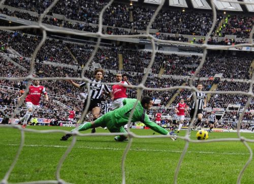 «Λύκοι» δάγκωσαν τη Γιουνάιτεντ, «αυτοκτόνησε» η Αρσεναλ