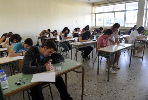 Μείωση του αριθμού των εισακτέων στα Πανεπιστήμια προωθεί το υπουργείο Παιδείας