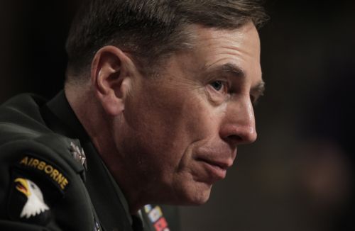 Για «αντικατάσταση» Πετρέους στο Αφγανιστάν κάνουν λόγο οι Times του Λονδίνου