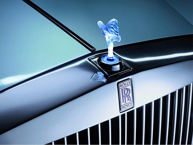 Σε ηλεκτρικά πεδία μπαίνει η Rolls-Royce