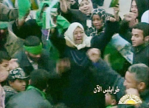 Υπό πίεση ο Μ.Καντάφι, μετά τις σκηνές χάους στους δρόμους της Λιβύης